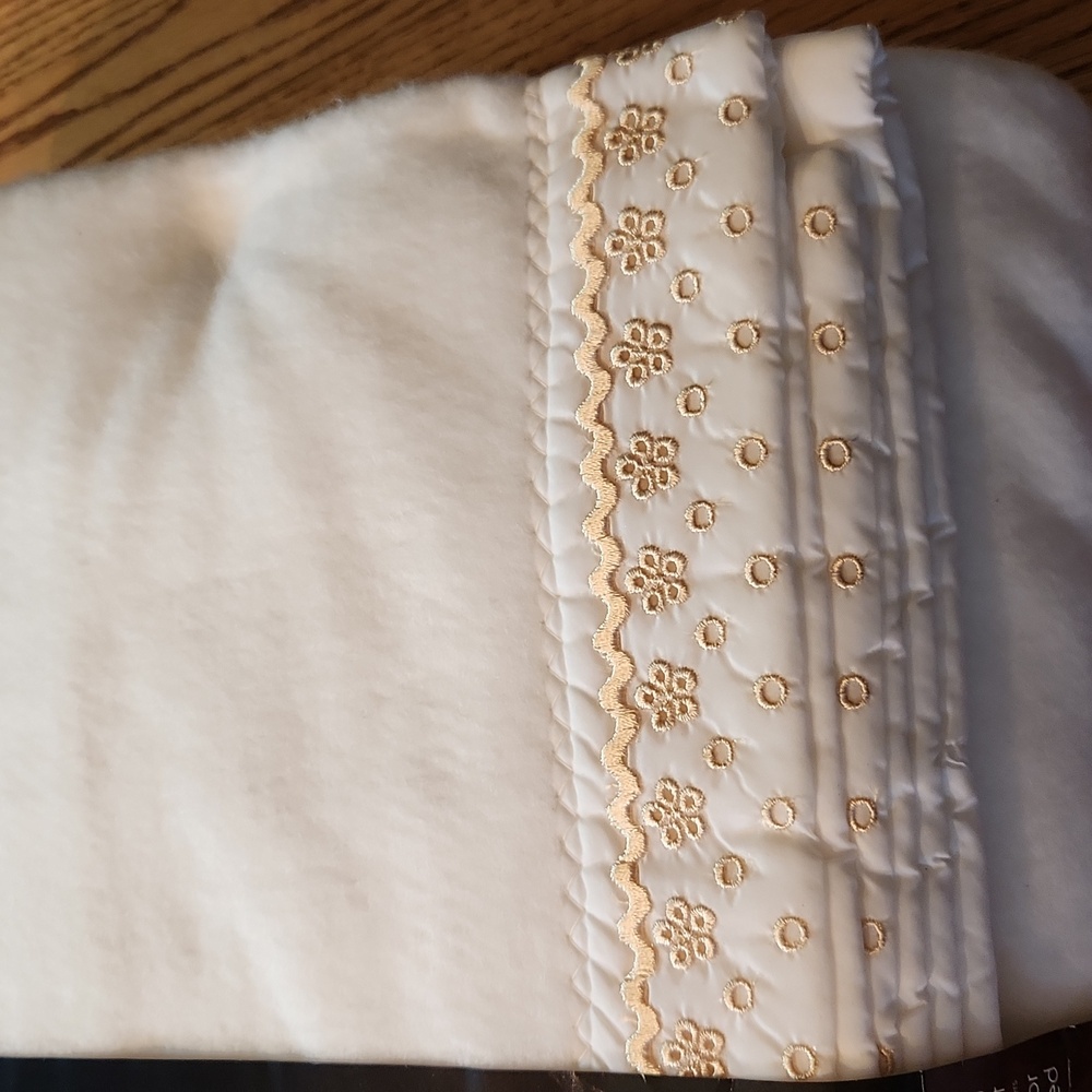 Vintage NWT twin/full blanket